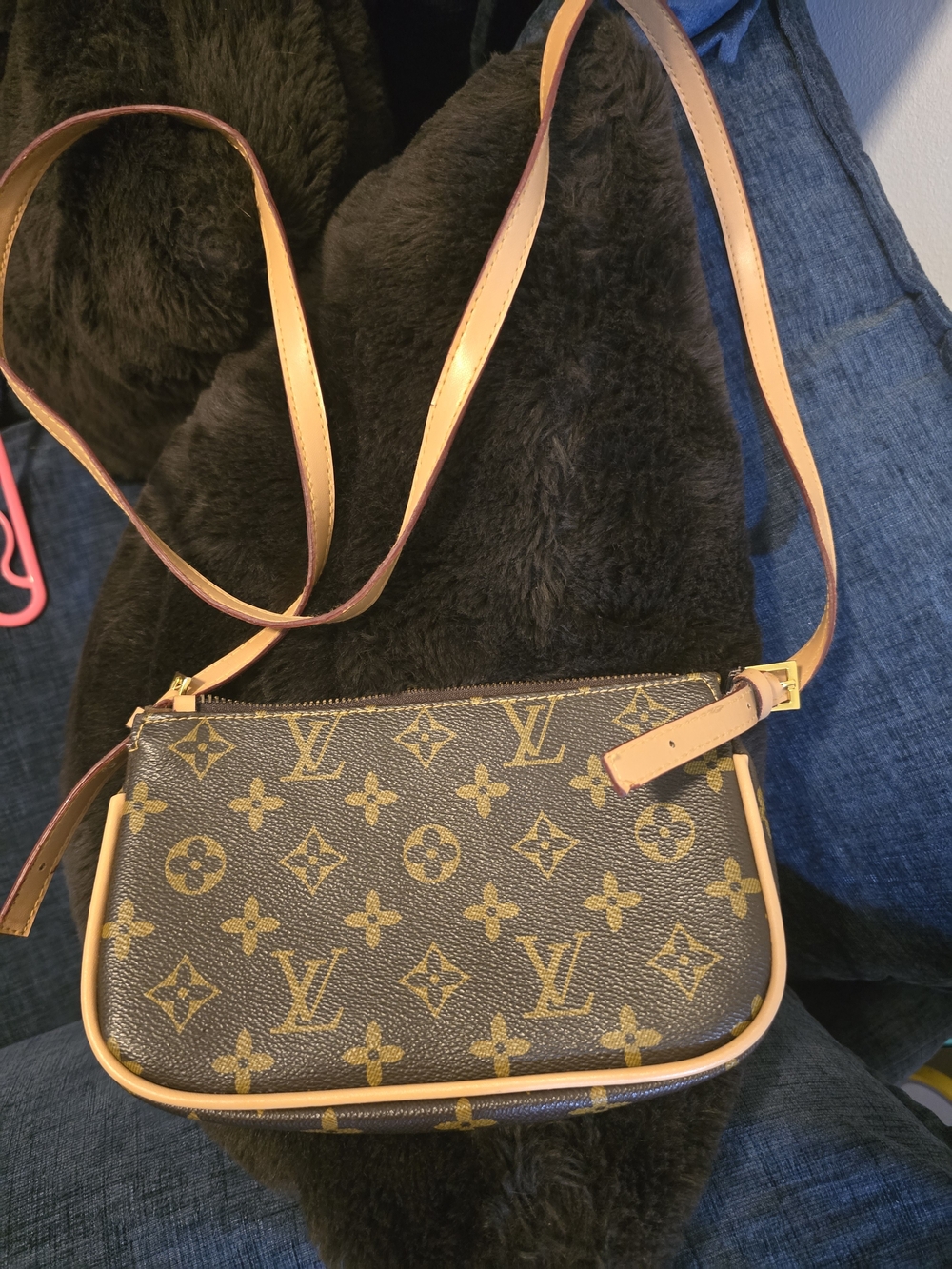 Unbranded No Name Crossbody Bag - Brown Preowned/ Used Still Some Wear For You